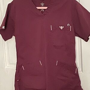 Med Couture Signature V Neck 3 Pocket Scrub Top 8403 Sz XS